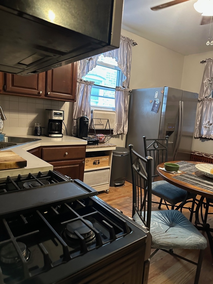 2946 N Lawndale Avenue