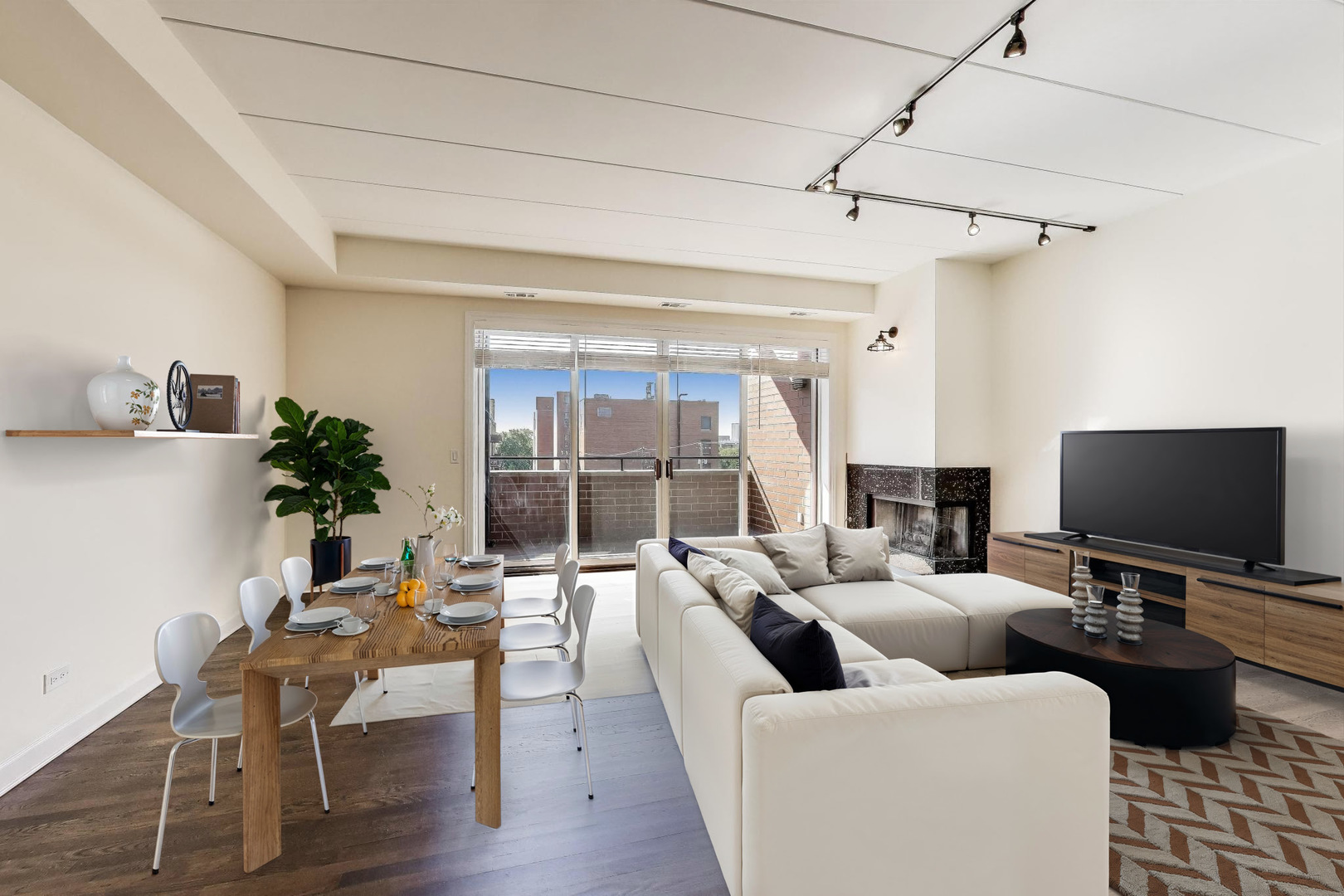 1332 W Madison Street Unit: 4E