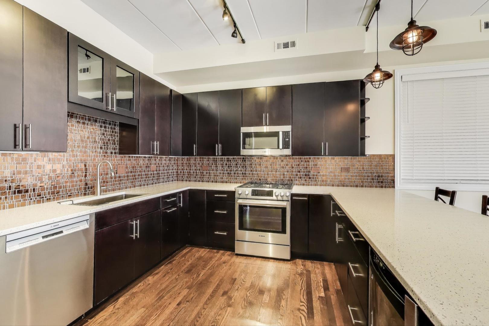 1332 W Madison Street Unit: 4E