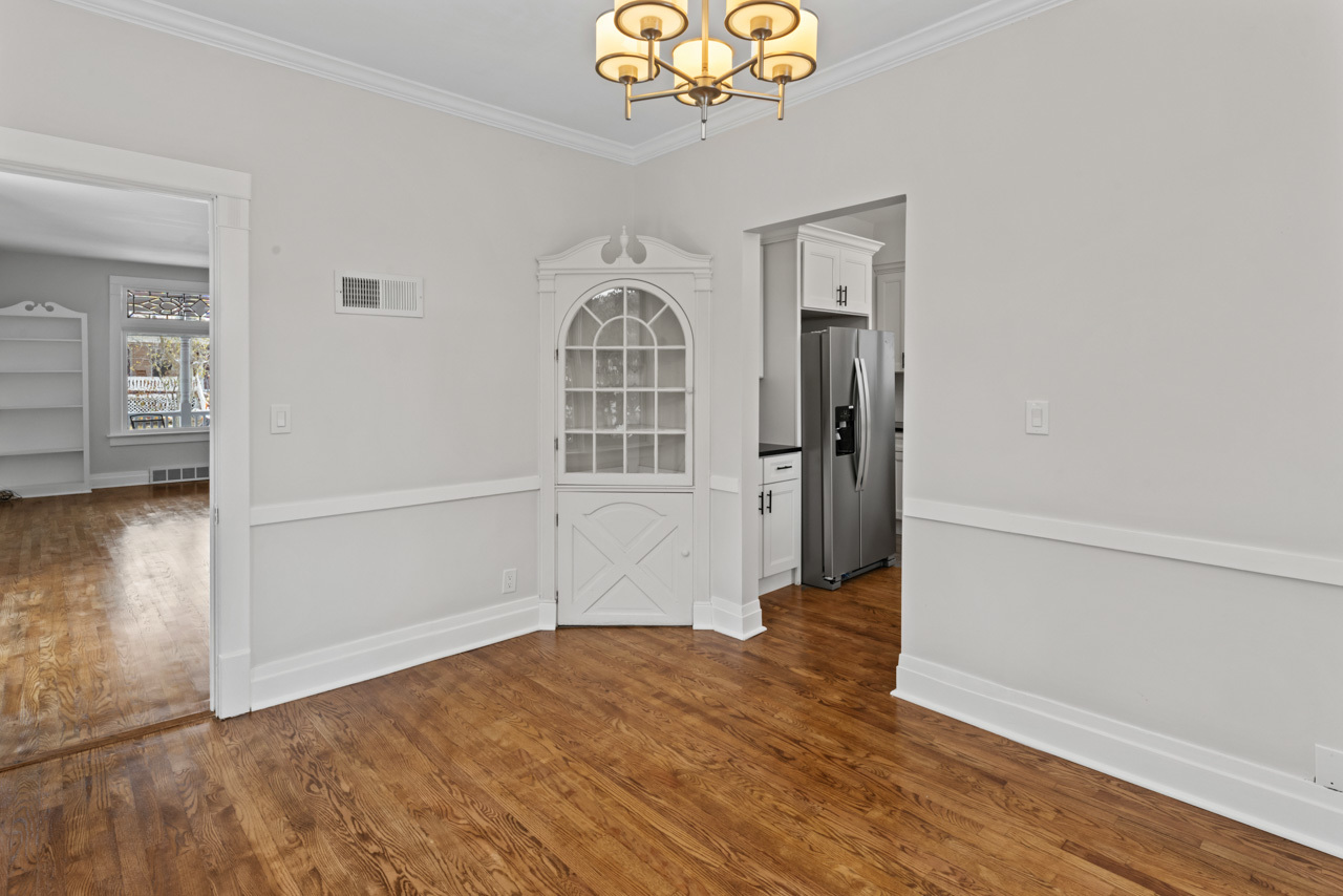 2135 W Leland Avenue