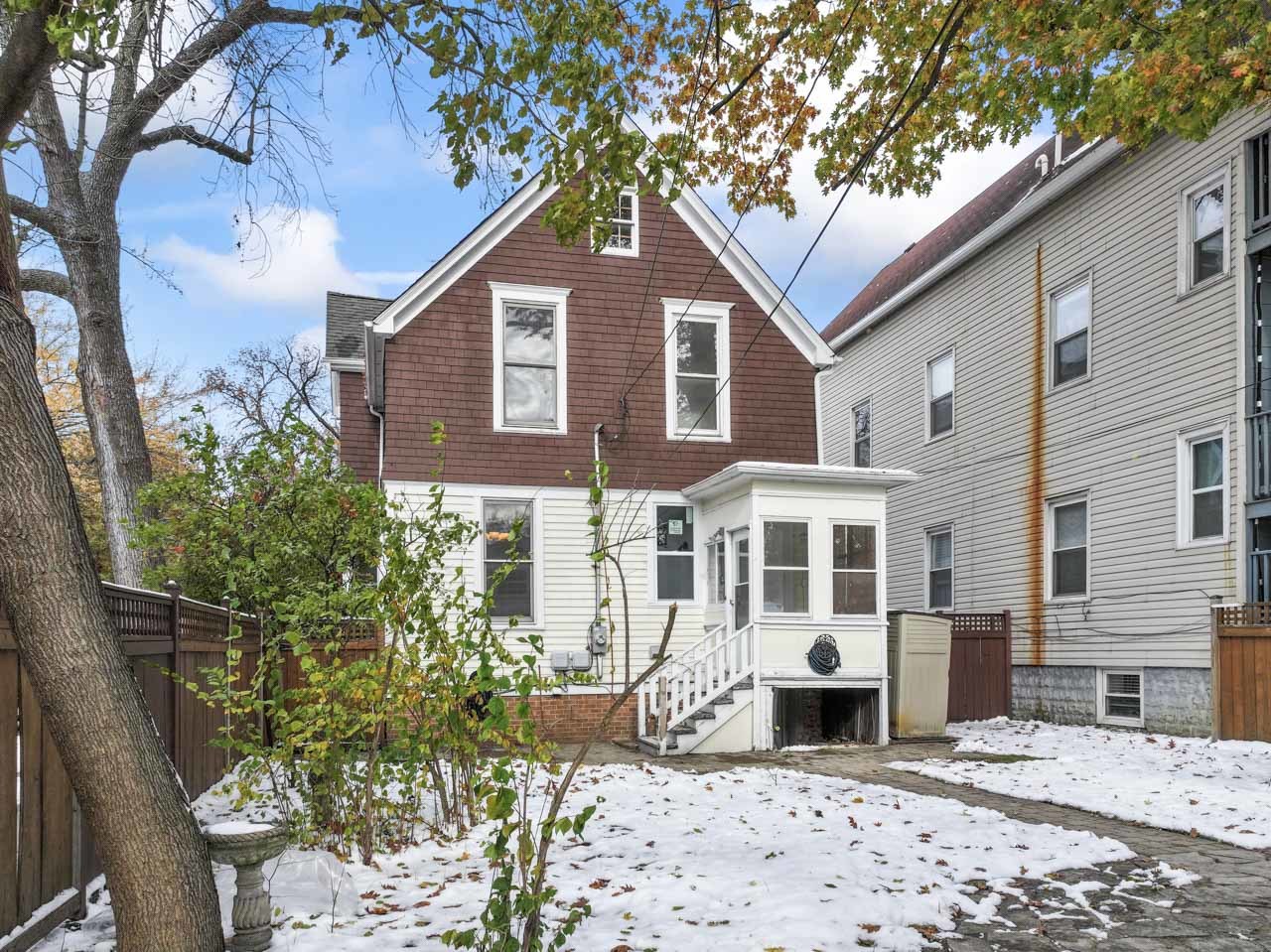 2135 W Leland Avenue