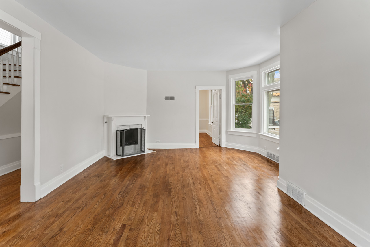 2135 W Leland Avenue