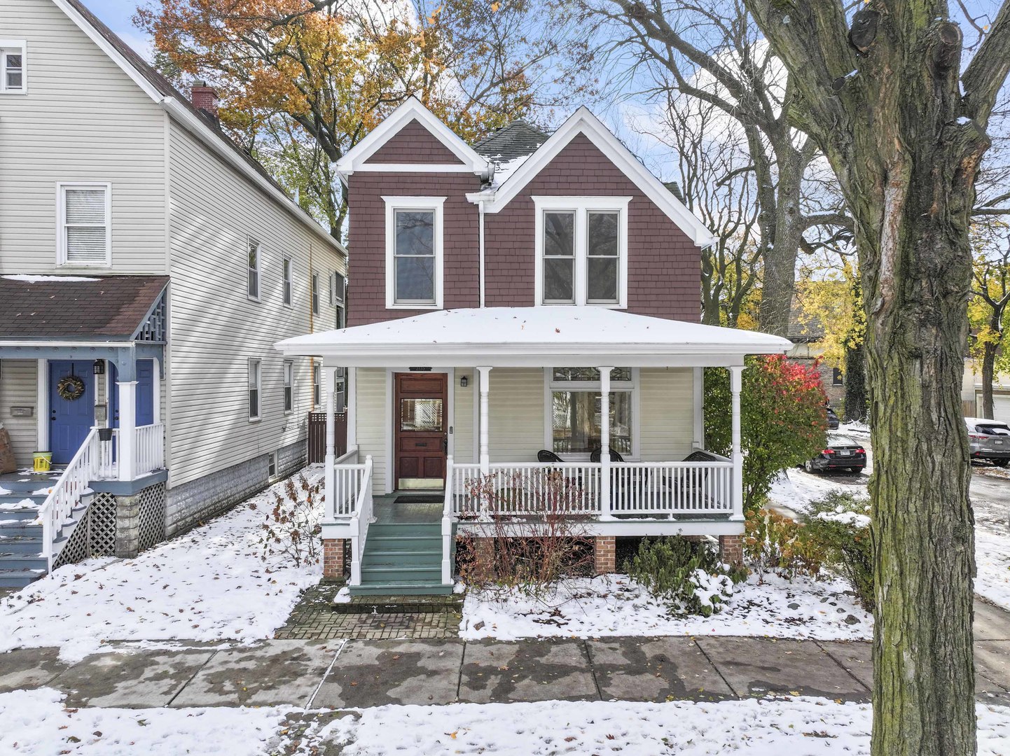 2135 W Leland Avenue