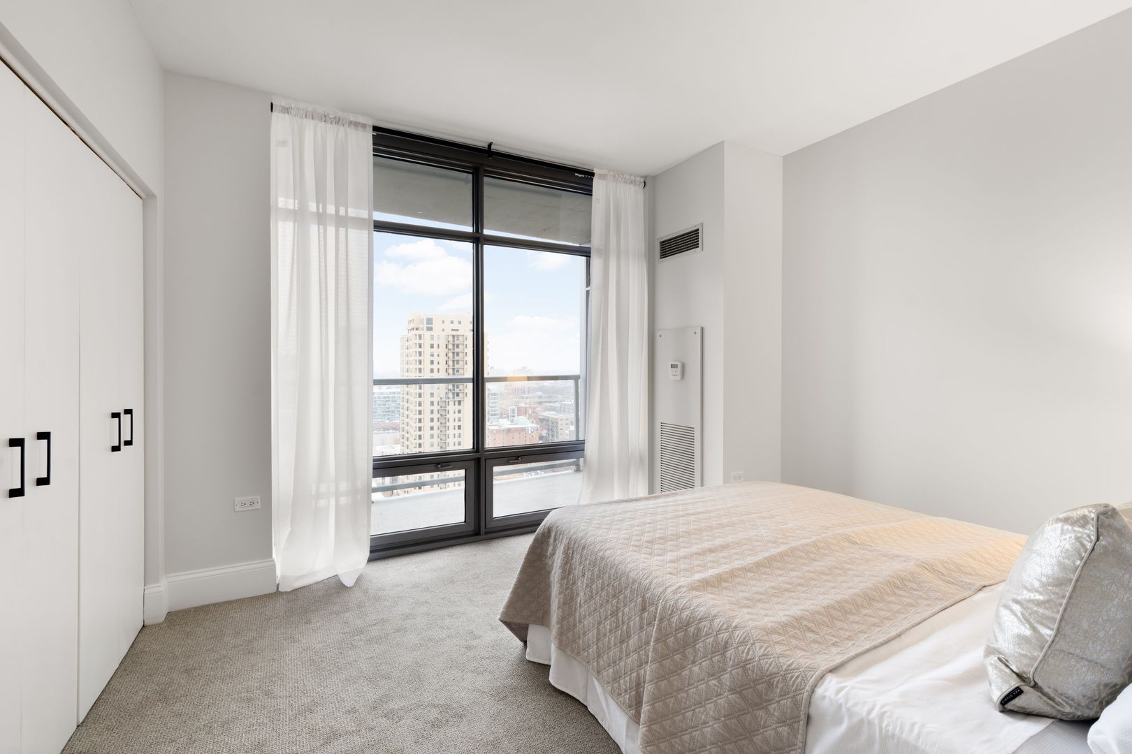 100 E 14th Street Unit: 2106