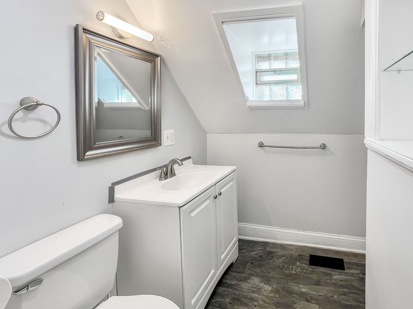 5639 S Emerald Avenue