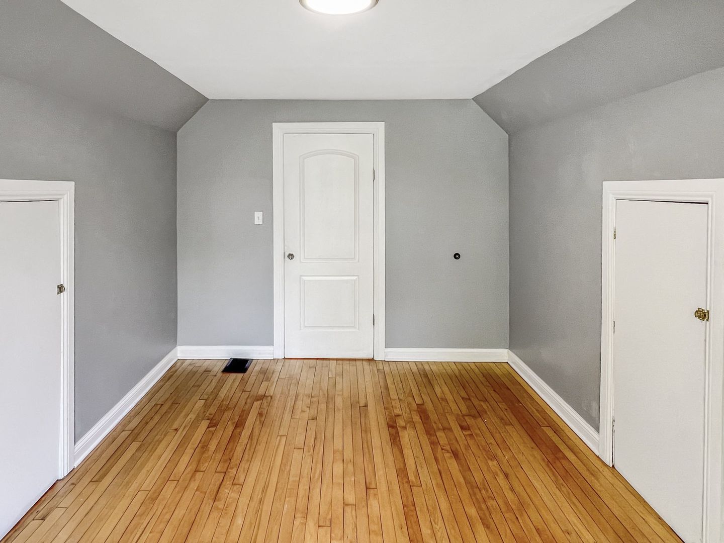 5639 S Emerald Avenue