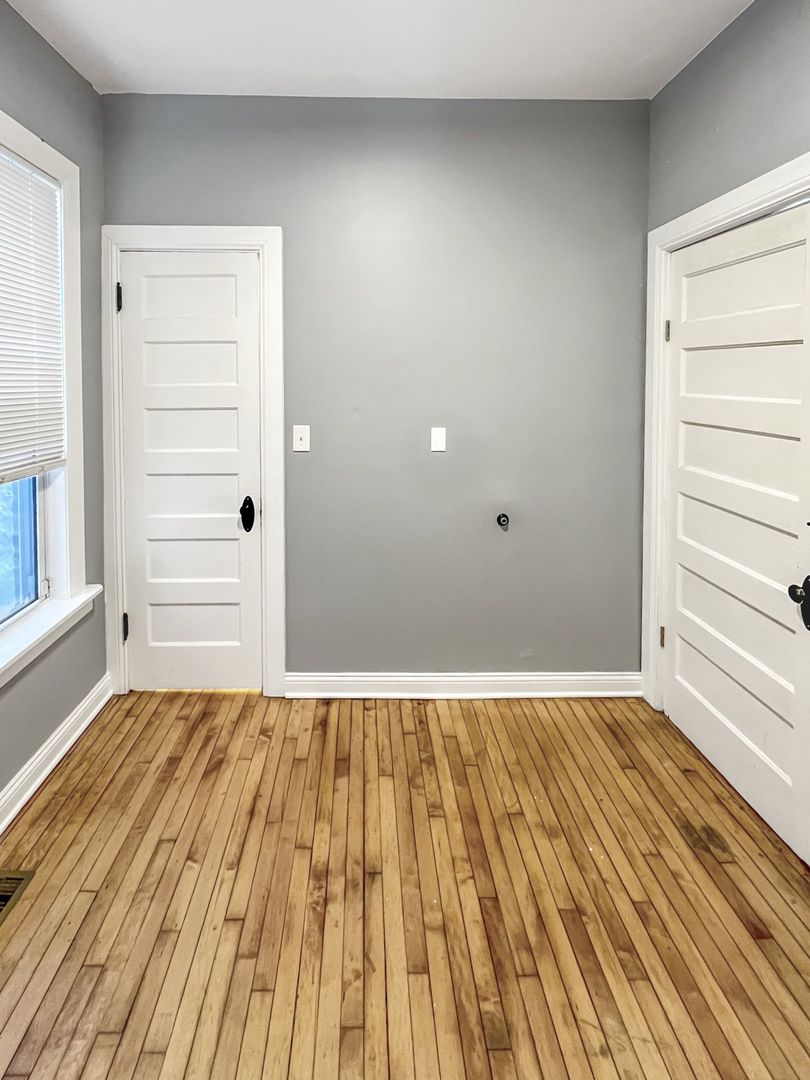 5639 S Emerald Avenue