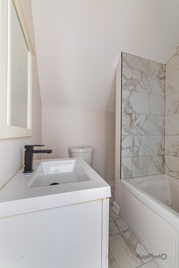 527 N Ridgeway Avenue