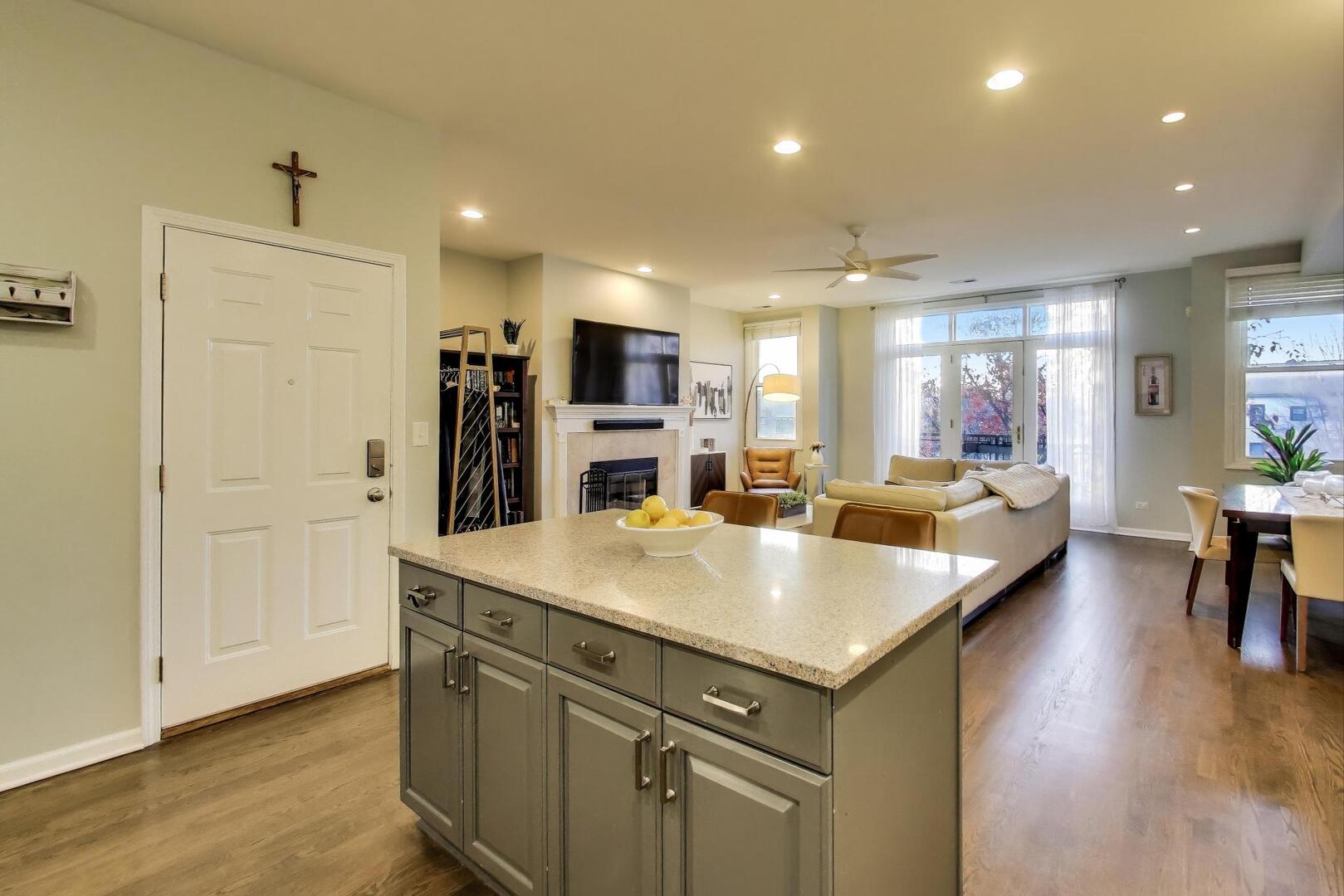 2919 N SOUTHPORT Avenue Unit: 3