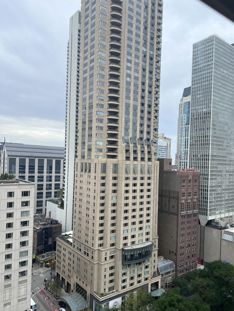 777 N Michigan Avenue Unit: 2405