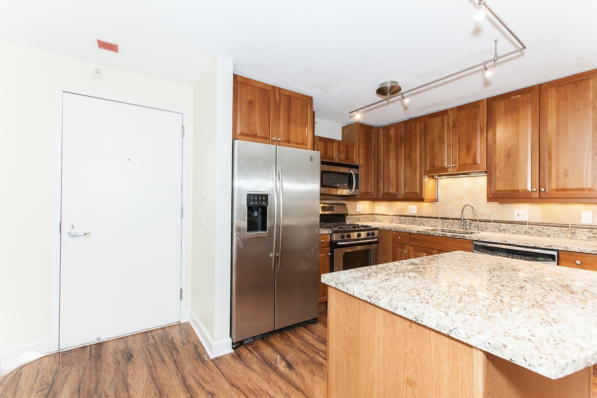 545 N Dearborn Street Unit: 902
