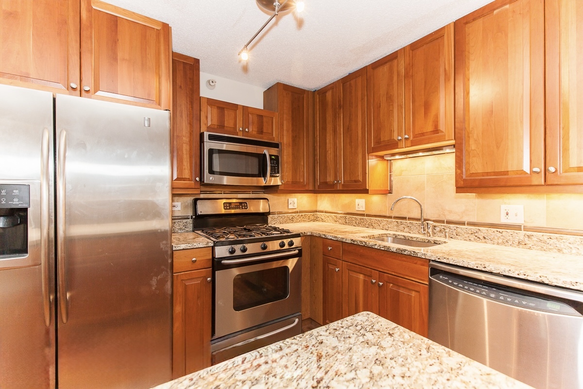 545 N Dearborn Street Unit: 902