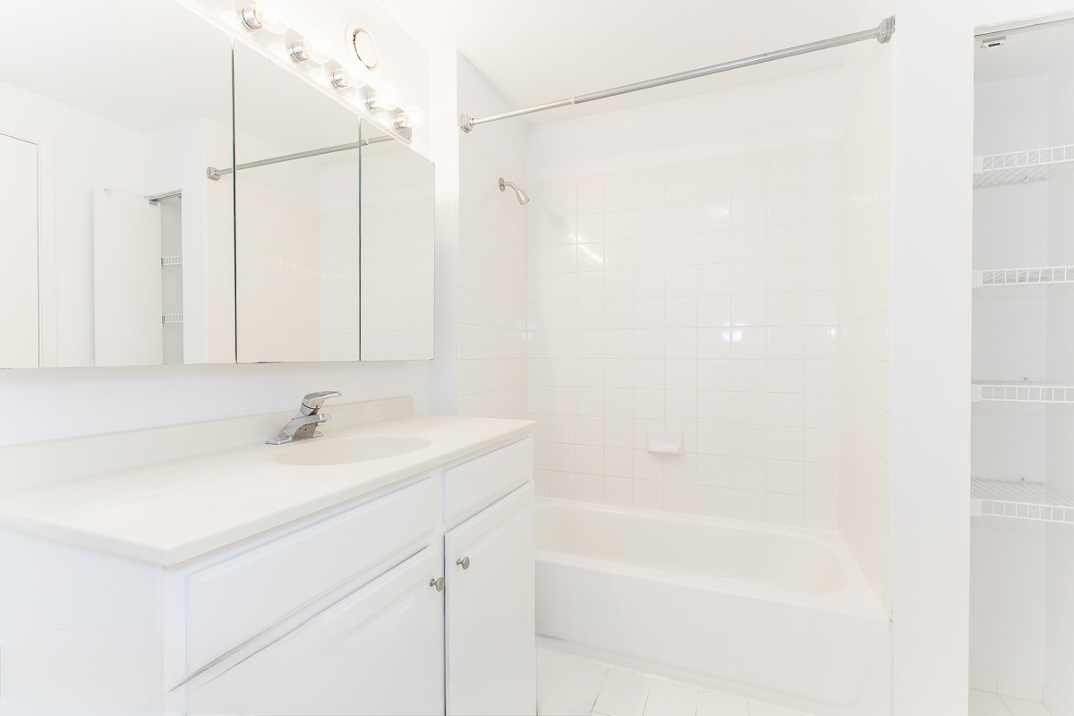 545 N Dearborn Street Unit: 902