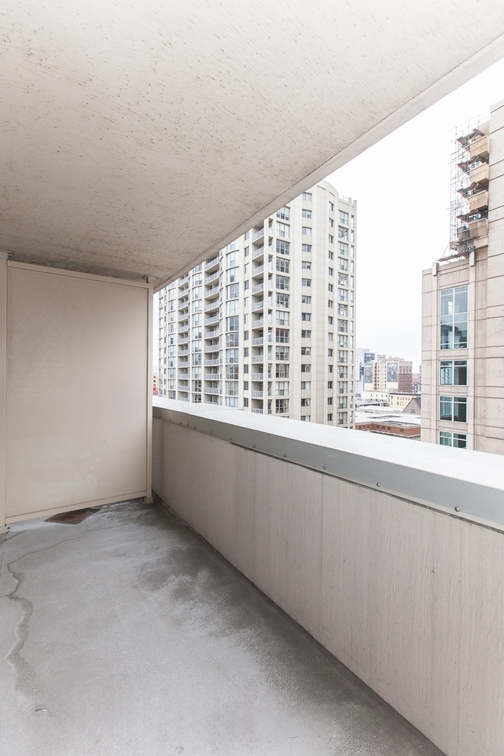545 N Dearborn Street Unit: 902