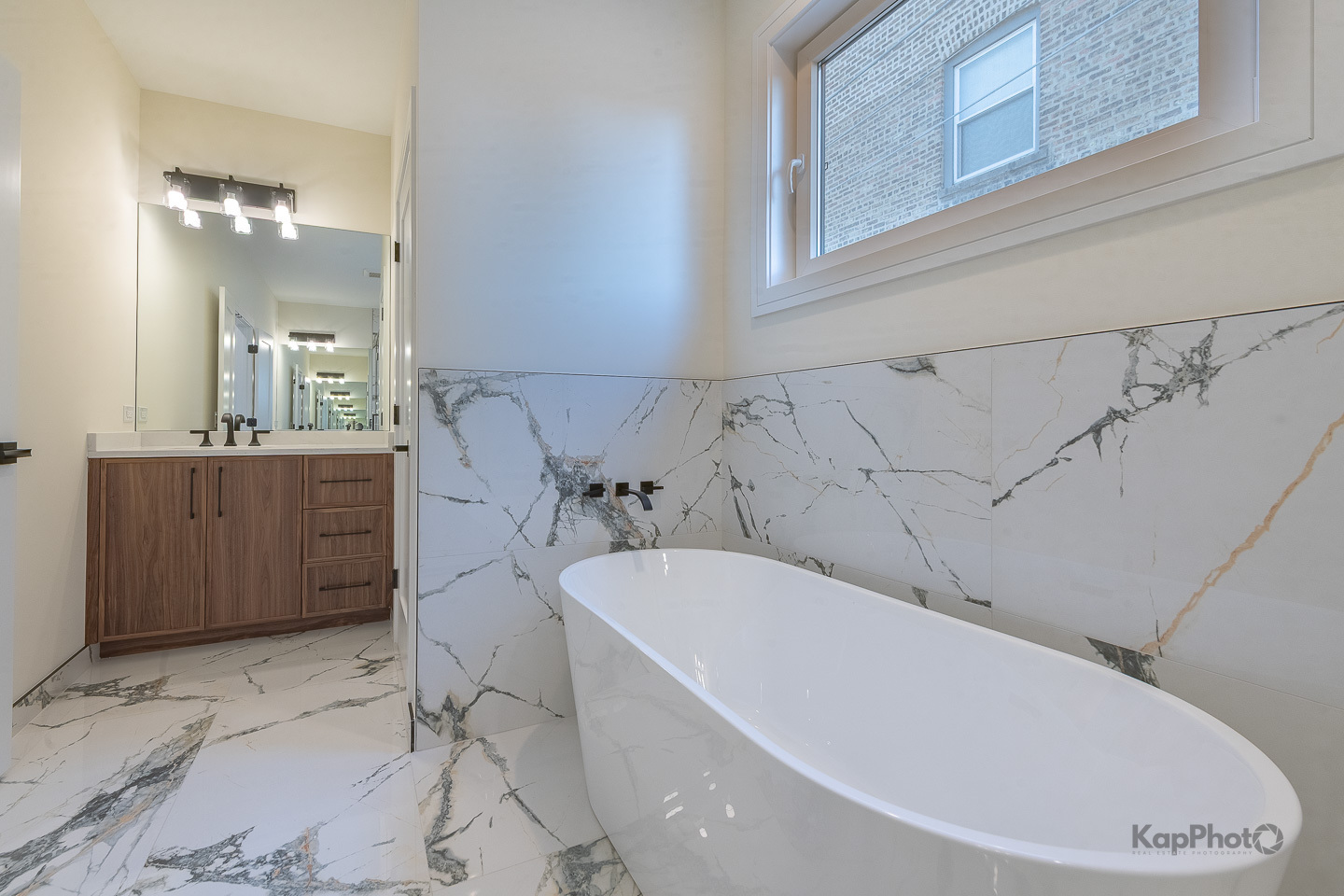 4015 N Albany Avenue