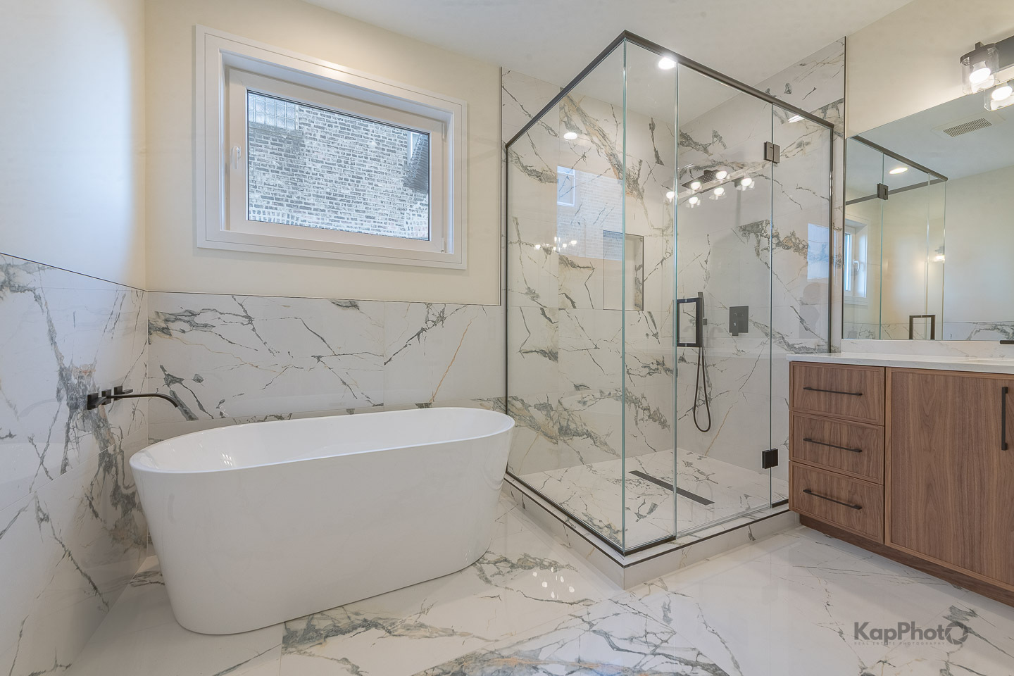 4015 N Albany Avenue