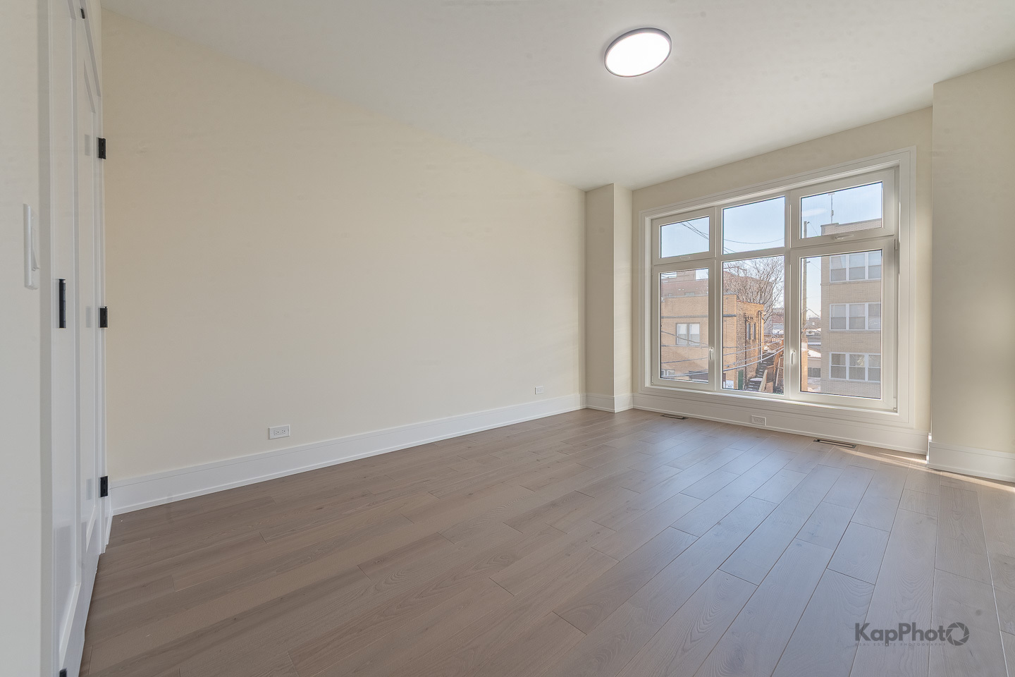 4015 N Albany Avenue