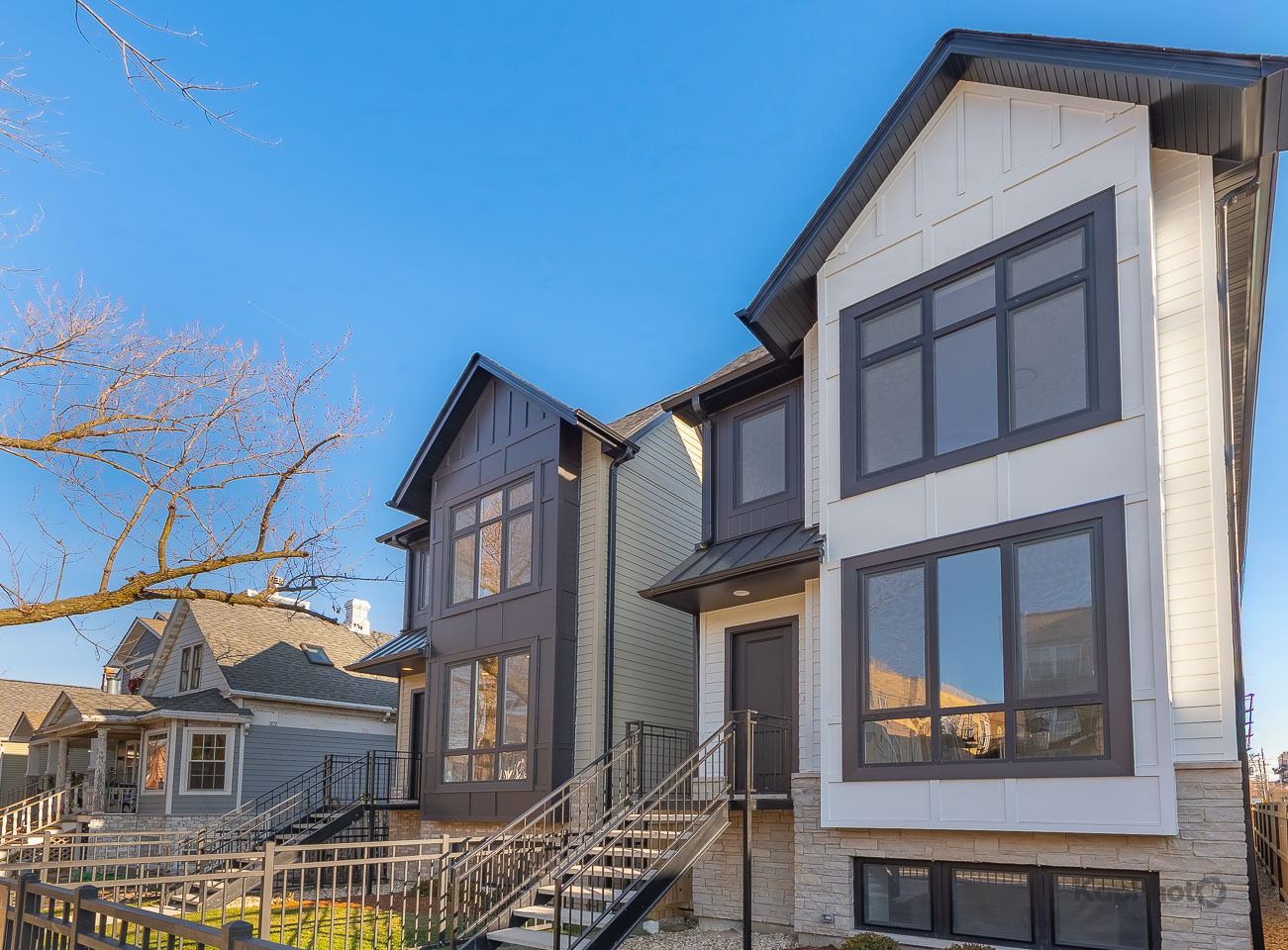 4015 N Albany Avenue