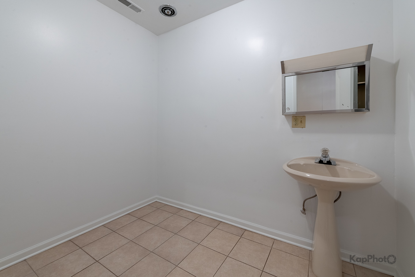 921 W Van Buren Street Unit: 2B