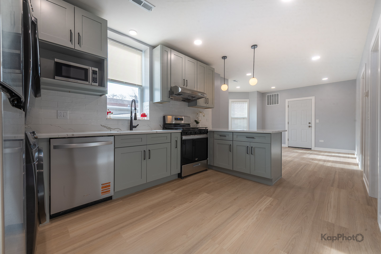 2821 S Emerald Avenue Unit: 2R