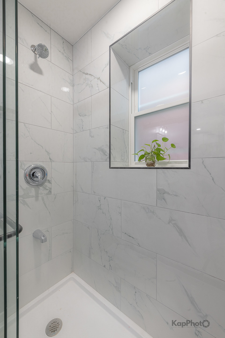 2821 S Emerald Avenue Unit: 2R