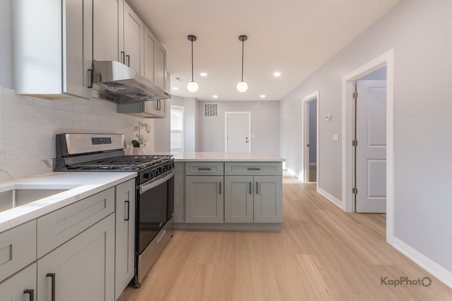 2821 S Emerald Avenue Unit: 2R