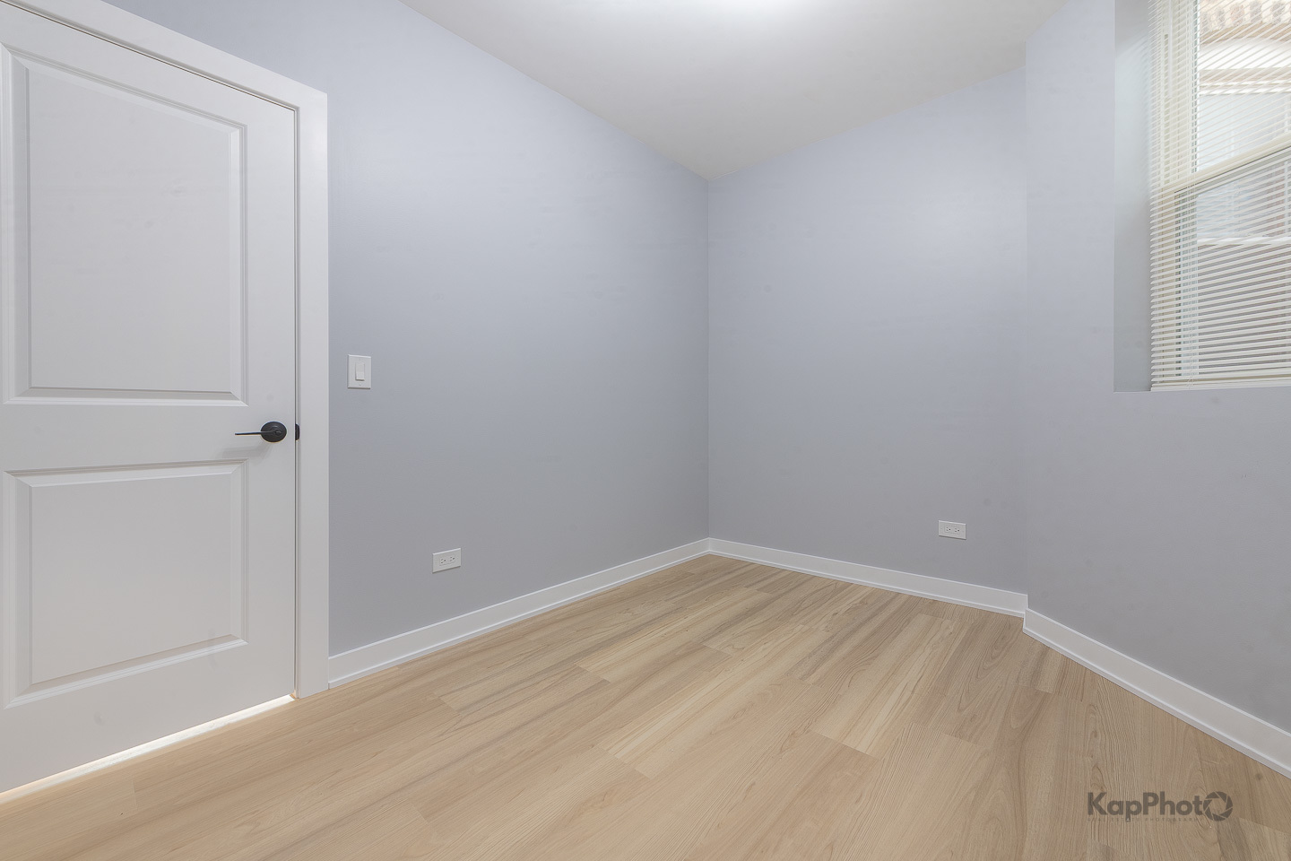 2821 S Emerald Avenue Unit: 2R