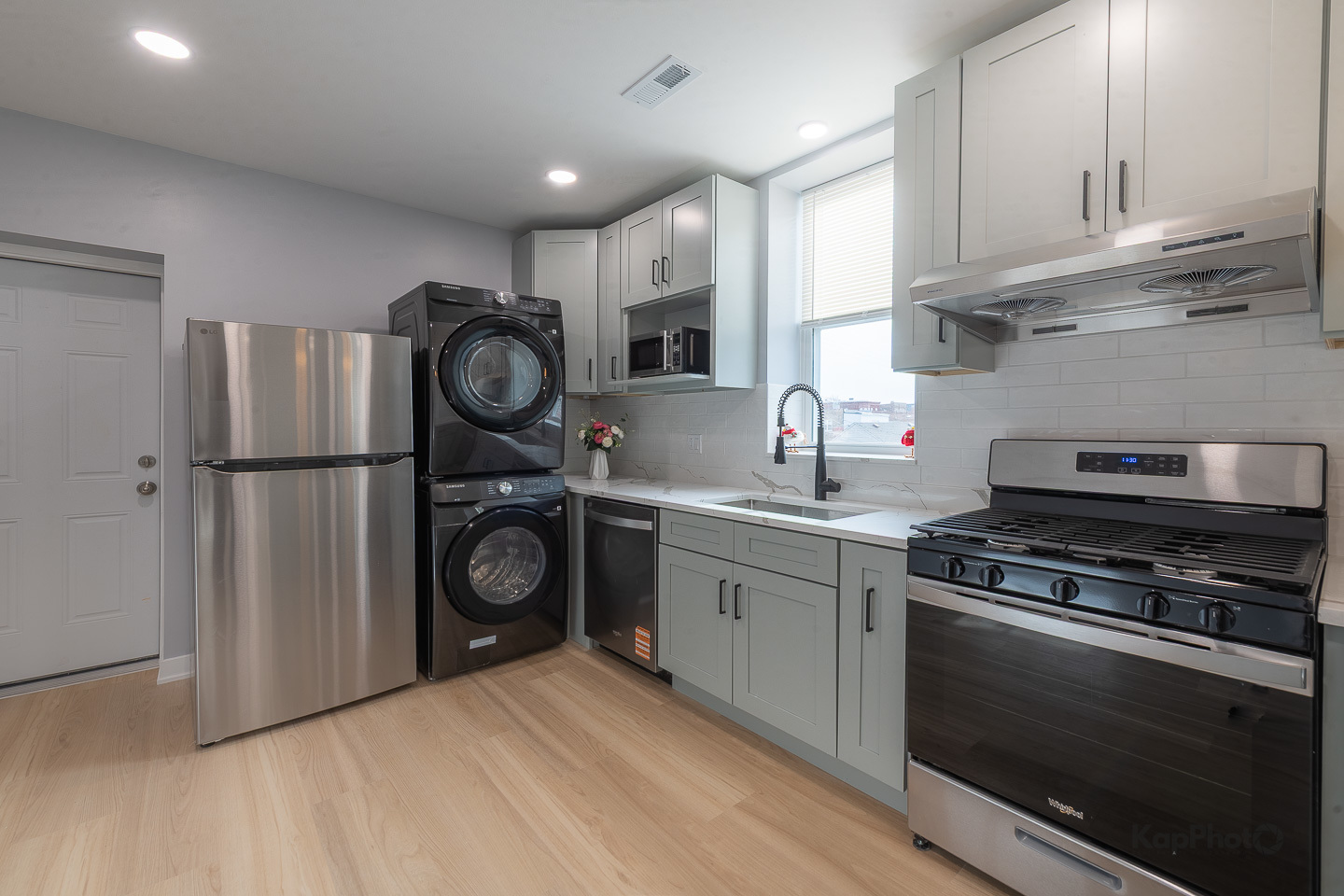 2821 S Emerald Avenue Unit: 2R