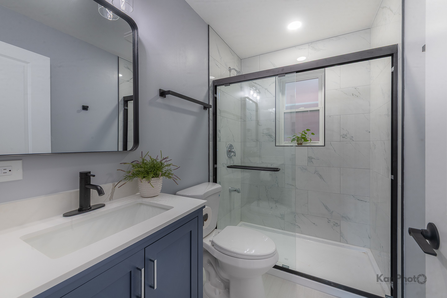 2821 S Emerald Avenue Unit: 2R