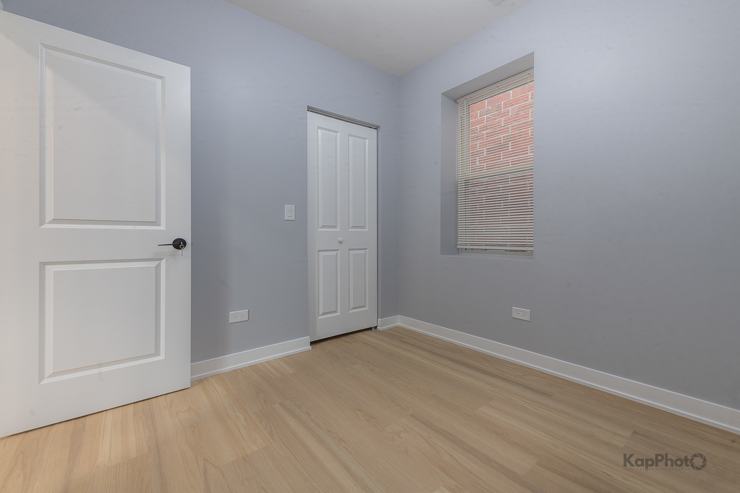 2821 S Emerald Avenue Unit: 2R