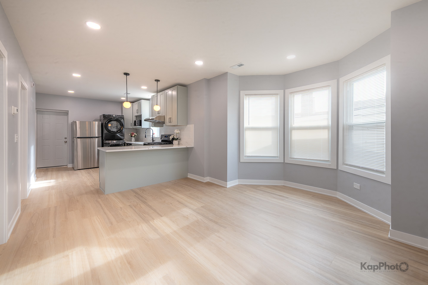 2821 S Emerald Avenue Unit: 2R