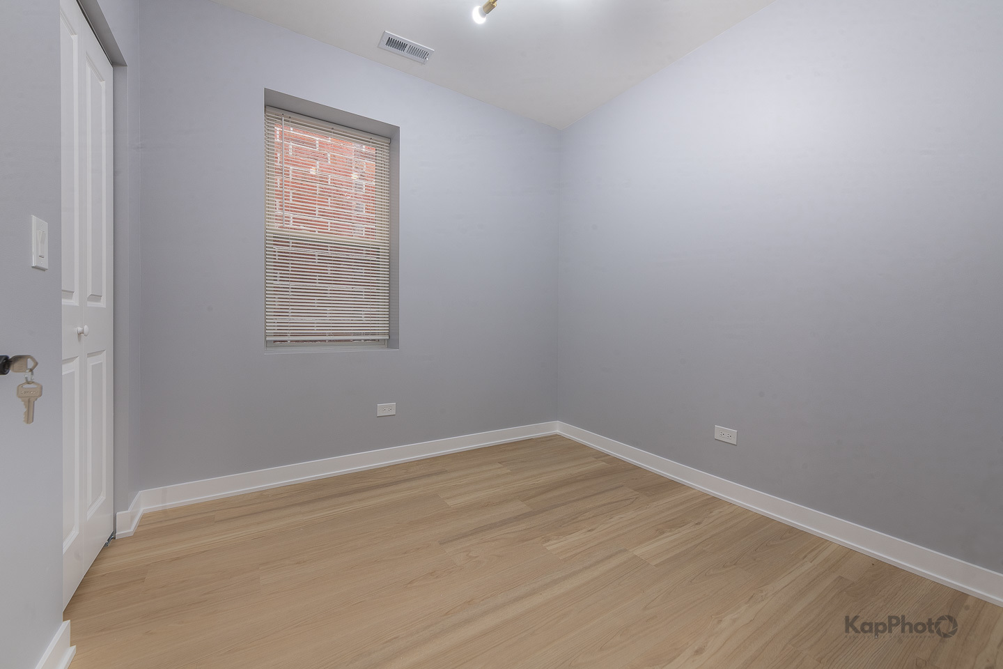 2821 S Emerald Avenue Unit: 2R