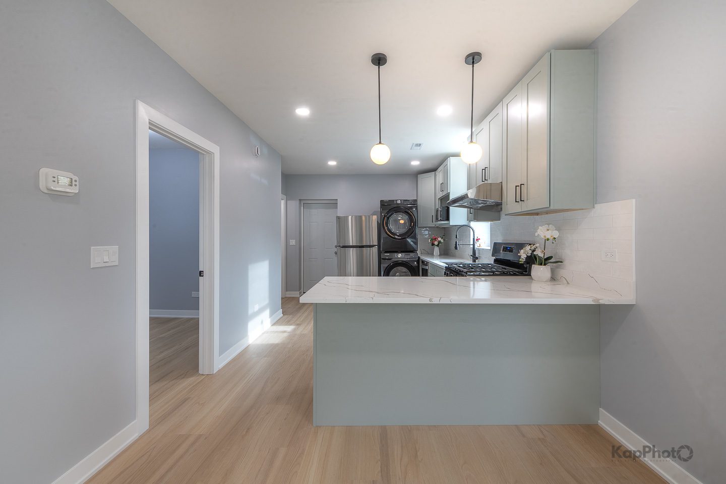 2821 S Emerald Avenue Unit: 2R