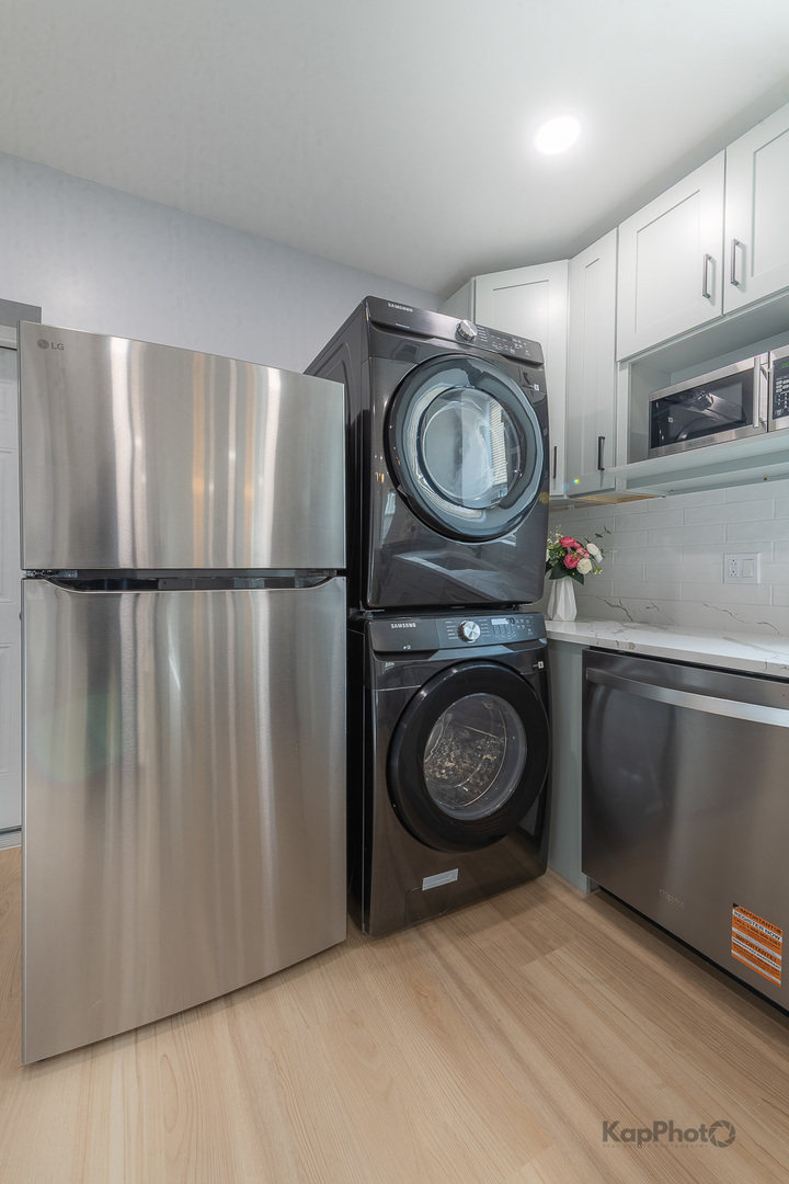 2821 S Emerald Avenue Unit: 2R