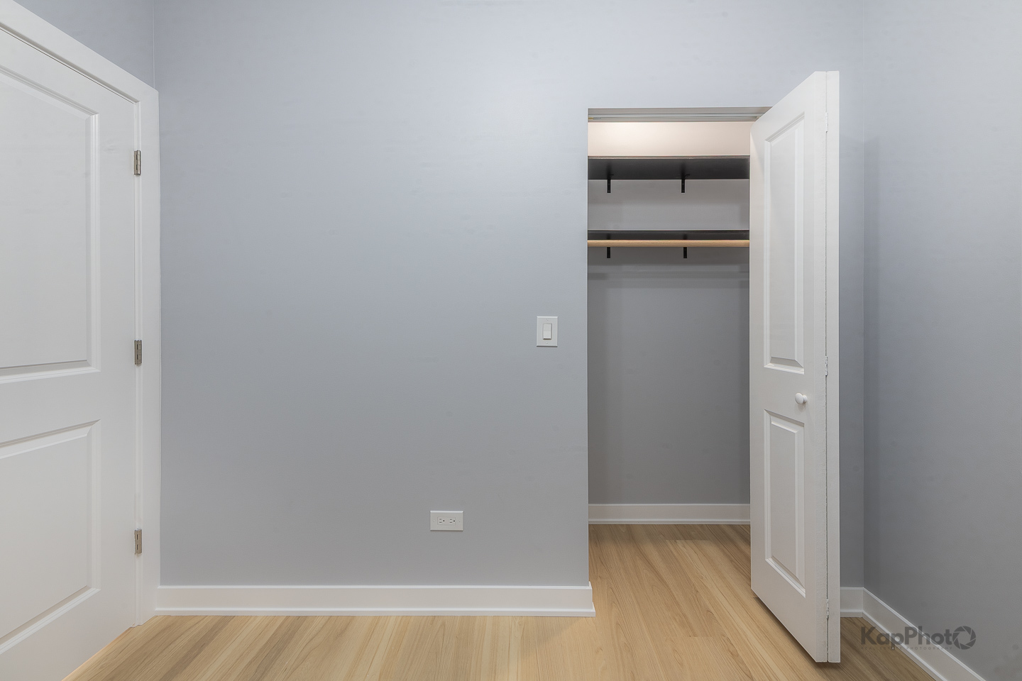 2821 S Emerald Avenue Unit: 2R