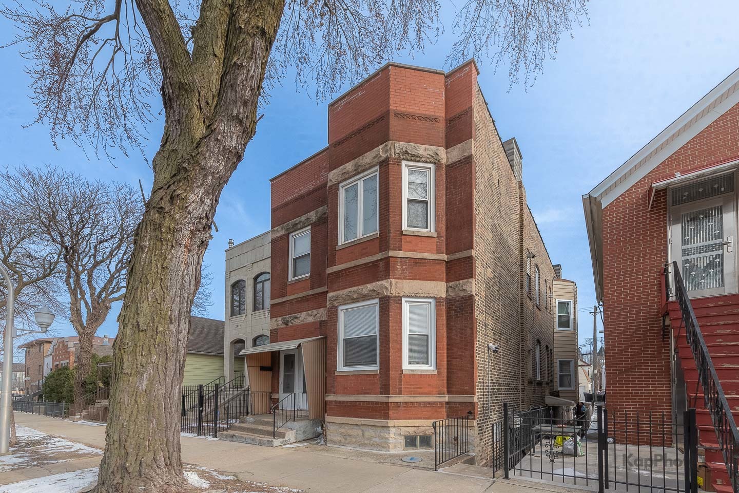 2821 S Emerald Avenue Unit: 2R