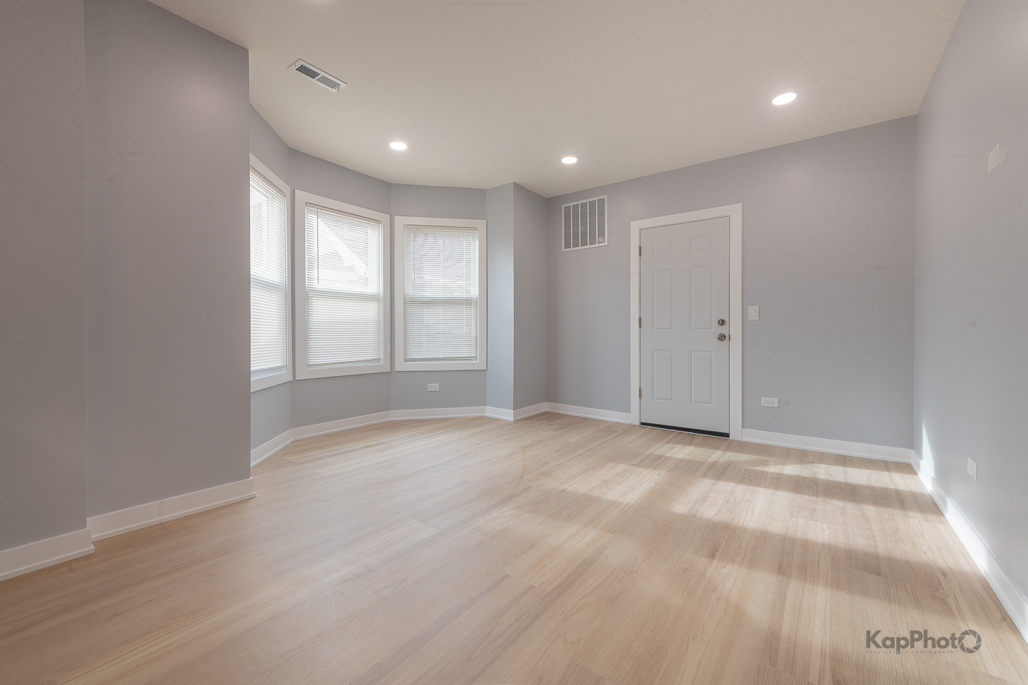 2821 S Emerald Avenue Unit: 2R