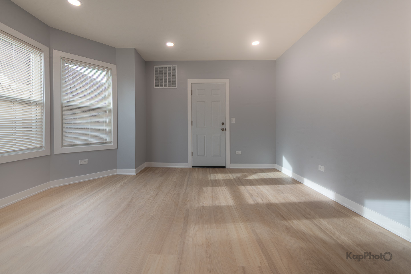 2821 S Emerald Avenue Unit: 2R