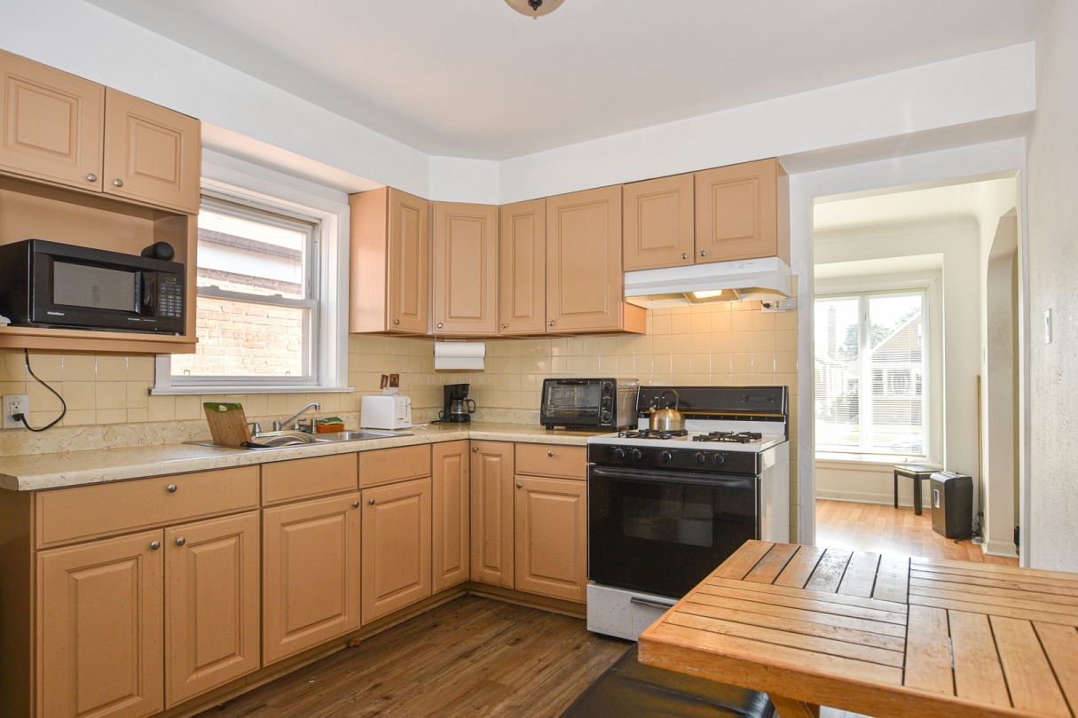 5036 S Leclaire Avenue