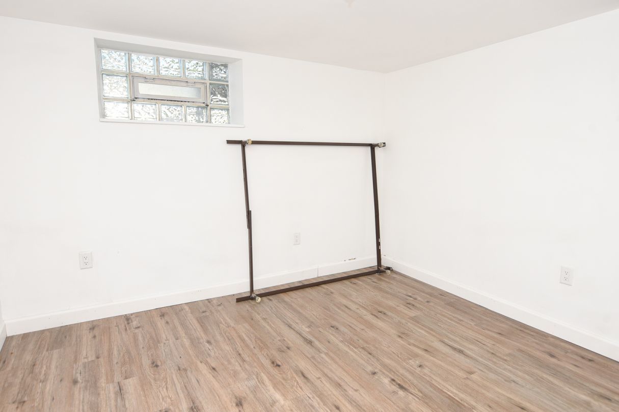 5036 S Leclaire Avenue