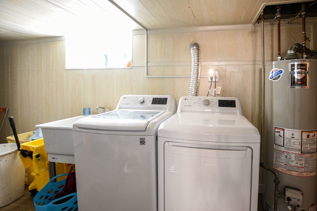 5036 S Leclaire Avenue