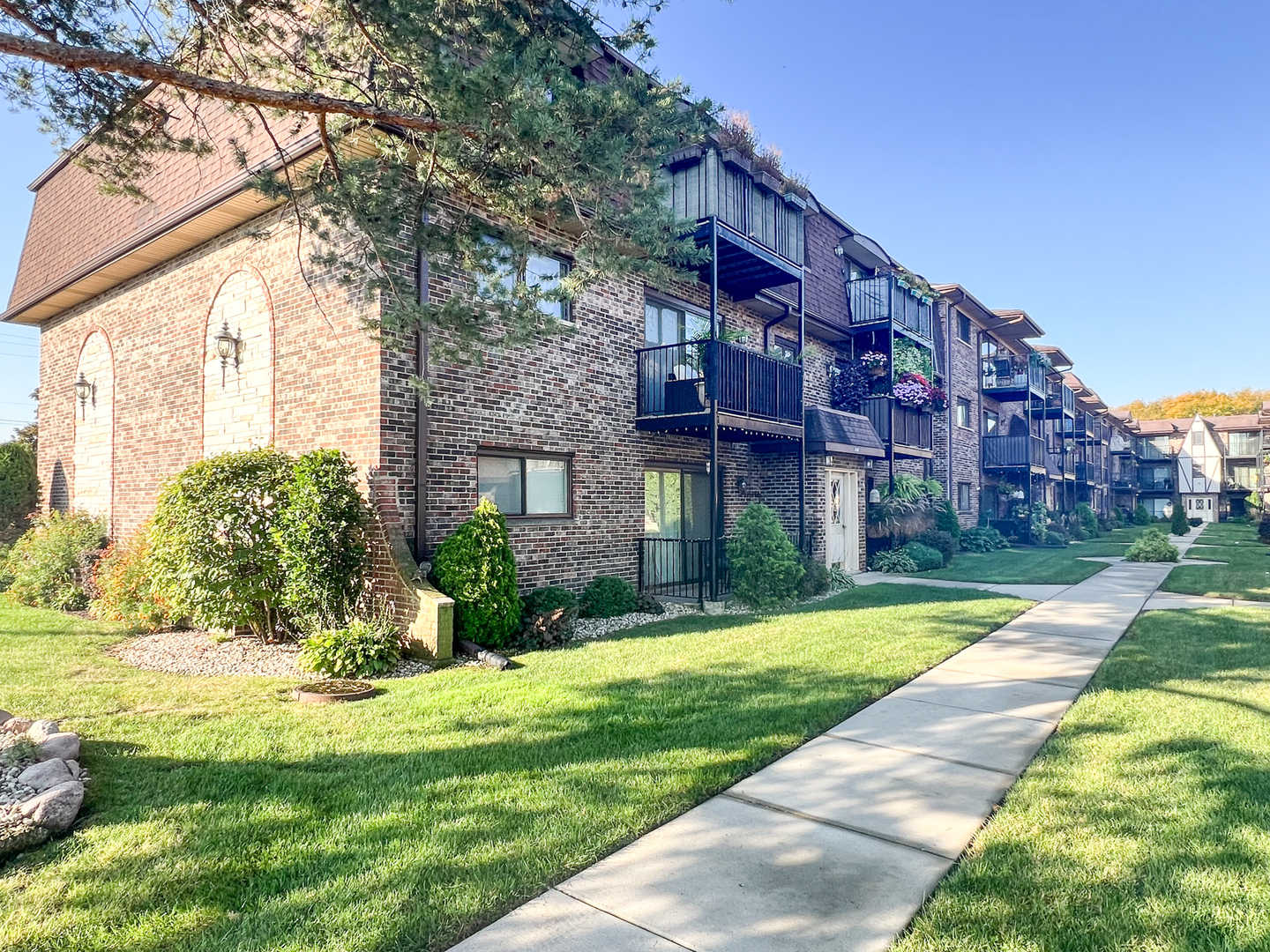 7604 W Lawrence Avenue Unit: 1B