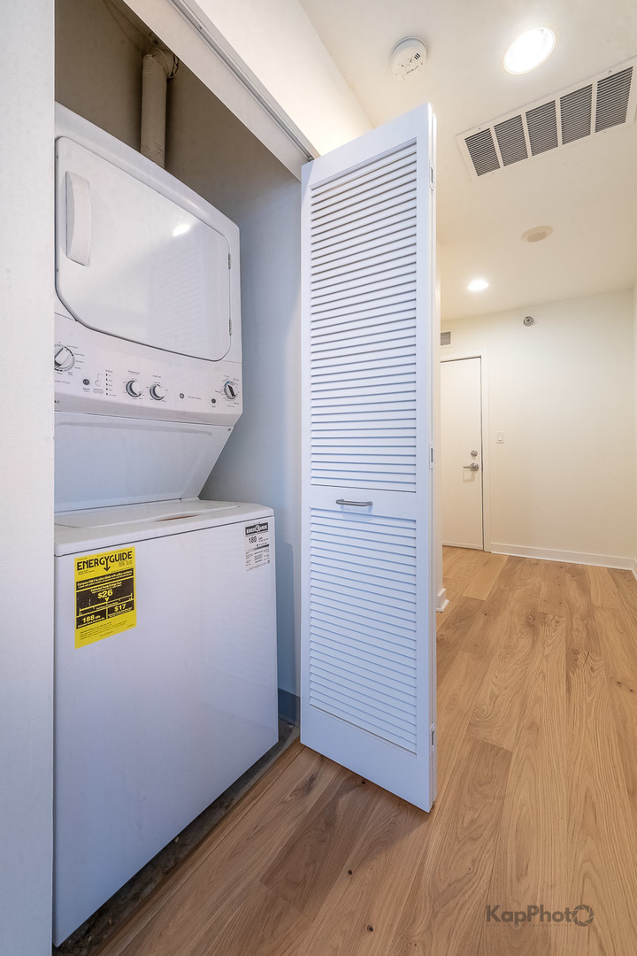 901 W MADISON Street Unit: 921