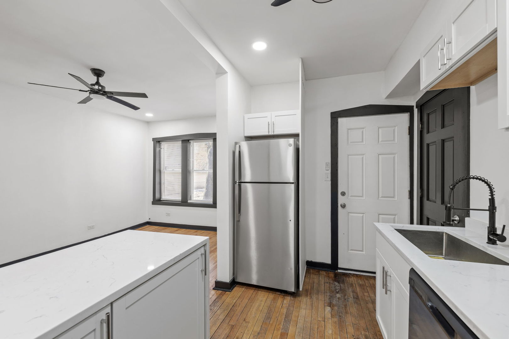 7202 S Indiana Avenue Unit: 1R