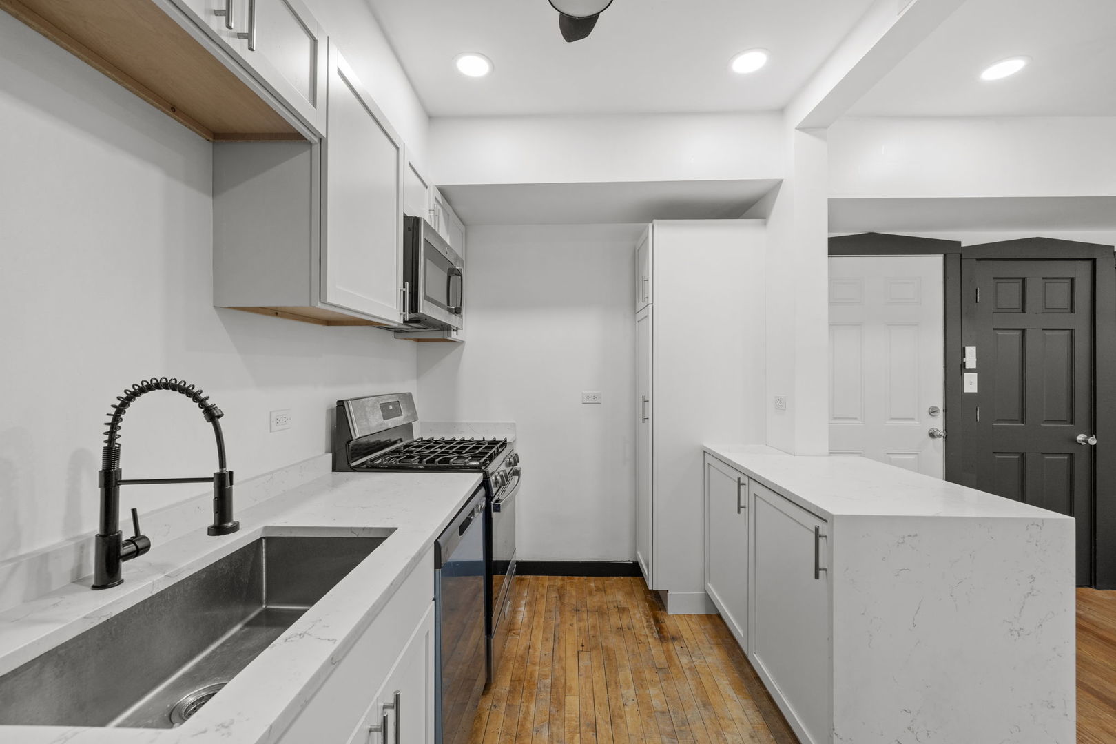 7202 S Indiana Avenue Unit: 1R