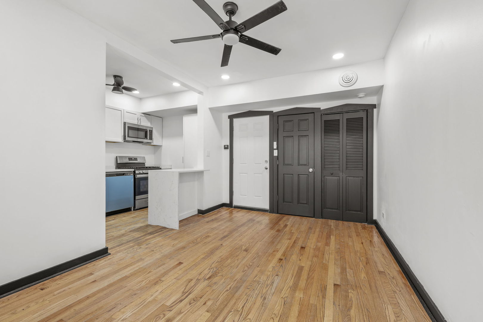 7202 S Indiana Avenue Unit: 1R