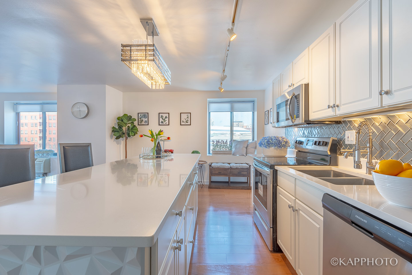 345 N Canal Street Unit: 404