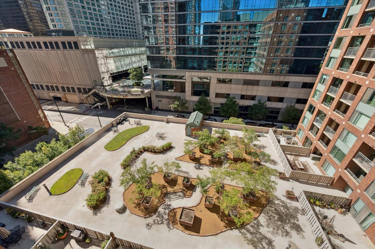 440 N McClurg Court Unit: 916