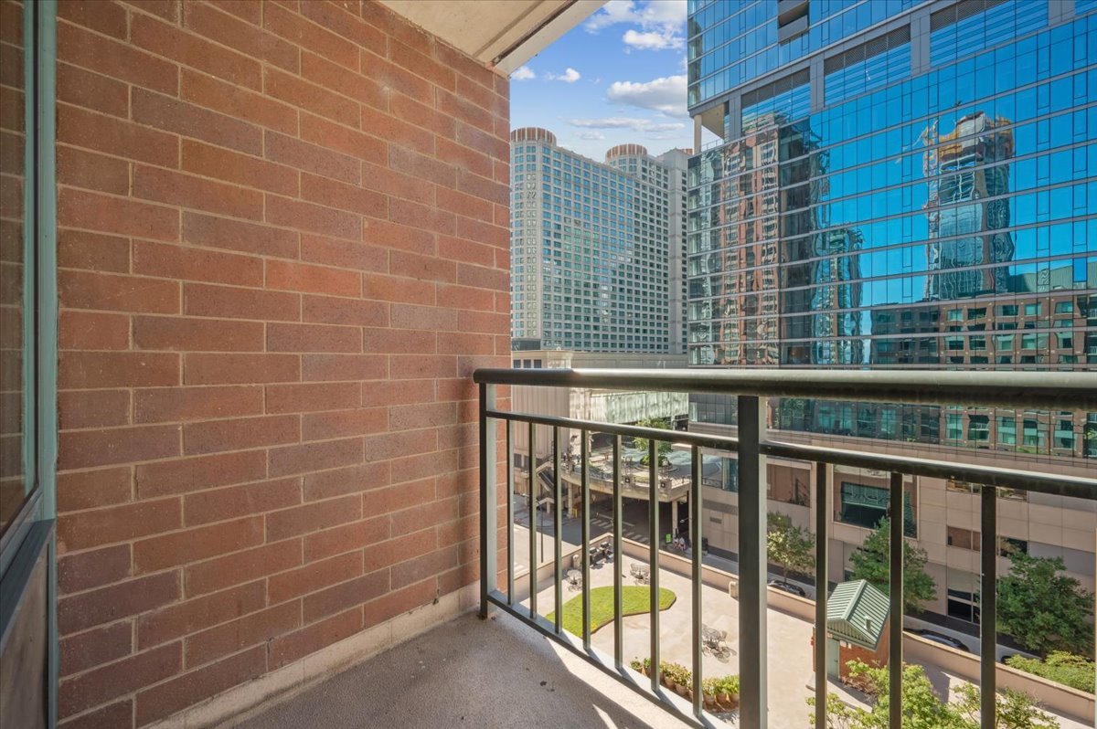 440 N McClurg Court Unit: 916