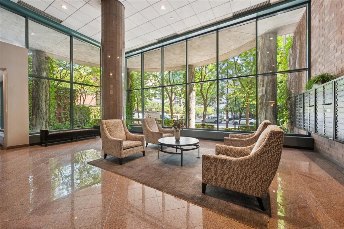 440 N McClurg Court Unit: 916